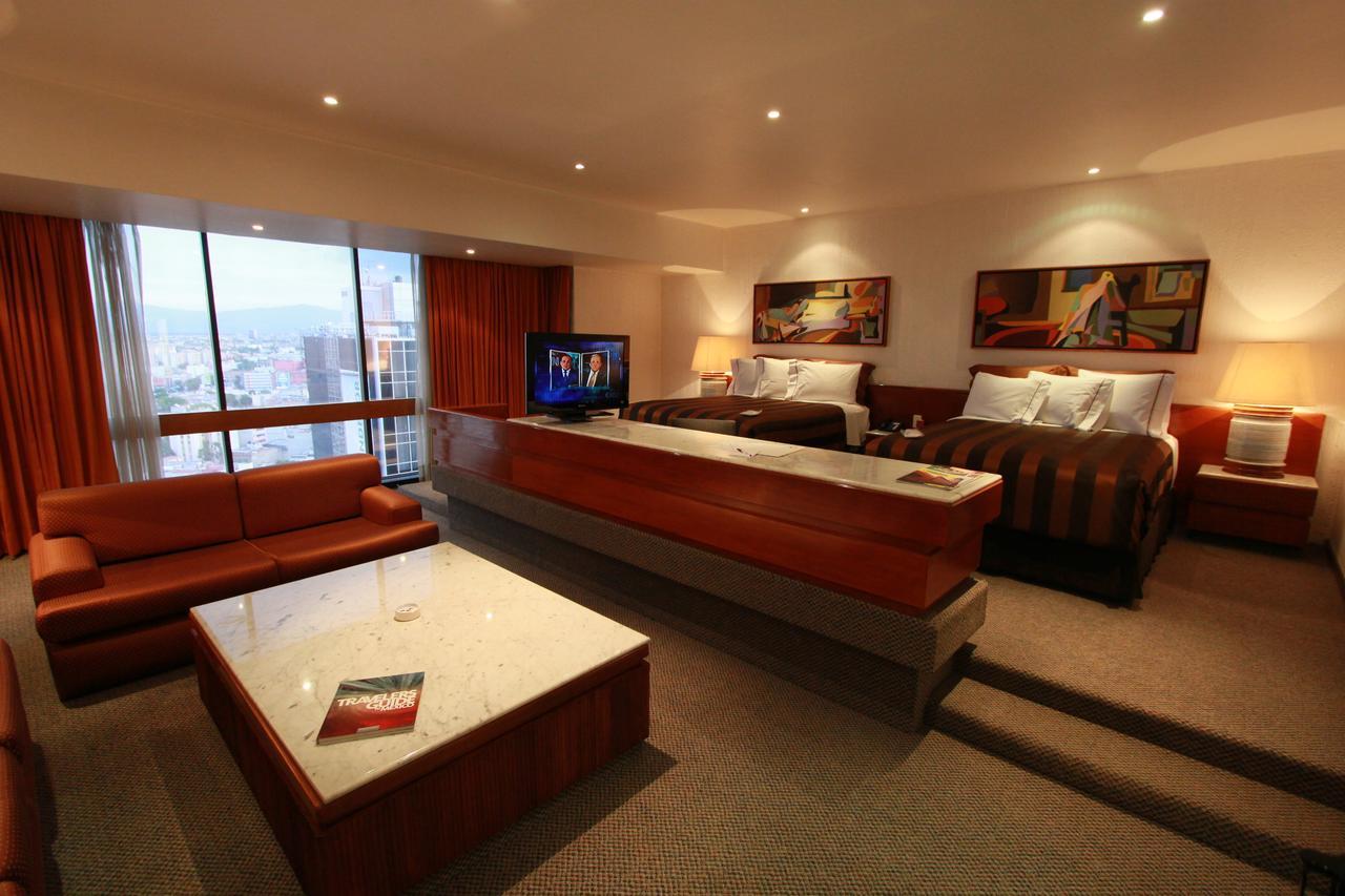 Deluxe Suite with Spa Bath,631766946:JPEG